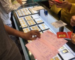 Giá vàng trong nước hụt hơi vì sức mua kém