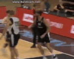 Video: Bị đoạt bóng, sao bóng rổ dùng 