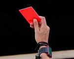 Luật mới của FIFA: có thể bị thẻ đỏ nếu... ho nhắm vào đối thủ, trọng tài