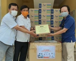 Báo Tuổi Trẻ tặng vật dụng phòng dịch COVID-19 cho trạm y tế giáp ranh Đà Nẵng