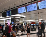 Người nhập cảnh Singapore phải đeo thiết bị theo dõi, tự cách ly