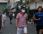 Sáng nay 5-8, TP.HCM phạt người không đeo khẩu trang: Người đeo, kẻ vẫn không