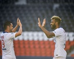 Hài hước thủ môn sút thẳng người đồng đội, biếu tiền đạo PSG bàn thắng dễ