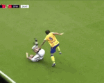 Video: Cầu thủ Bỉ bị đuổi với 