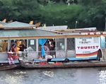 Xử phạt chủ thuyền rồng xả vàng mã trên sông Hương