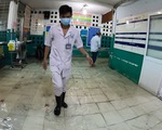 Đêm cấp cứu trong nước ngập lênh láng ở Bệnh viện Hóc Môn
