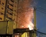 Cháy lớn ở quận 9, nhiều người ăn phở vứt đũa bỏ chạy