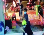 Video cận cảnh nhóm người đập phá quán karaoke vì ‘xin đểu’ 2 triệu không được