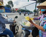 Hàng rong trĩu bước mưu sinh: Dè sẻn để qua ngày khó