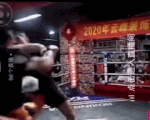 Video: Khiêu chiến cao thủ kickboxing, 
