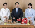 Nhật hoàng cảm ơn nhân viên y tế tuyến đầu dịp năm mới
