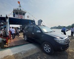 Miền Tây ngày tết lại qua sông "lụy phà" vì... thiếu phà