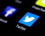 Sau Twitter đình chỉ tài khoản, đến lượt Facebook, YouTube xóa video  của ông Trump