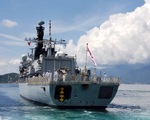 Tàu Hải quân Hoàng gia Anh HMS Richmond cập cảng Cam Ranh