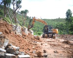 Tháo dỡ công trình trái phép ở khu đất rừng bị san ủi