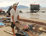 Hai tàu cá của một ngư dân Đà Nẵng bị sóng đánh tan tành