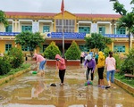 Quảng Nam: Lũ rút, dân tất bật dọn nhà cửa, đường sá