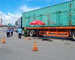 Xe container va chạm với xe điện, 2 nữ sinh tử vong