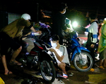 Đội SOS trắng đêm sửa xe miễn phí cho người về quê