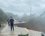Đường Trường Sơn Đông sạt lở nặng do mưa lớn