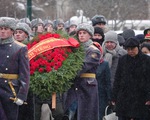Chủ tịch nước Nguyễn Xuân Phúc đặt vòng hoa tại Đài tưởng niệm liệt sĩ vô danh và lăng Lenin