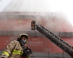 Trung tâm Thương mại thế giới tại Hong Kong bốc cháy, hơn 150 người mắc kẹt