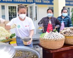 Hàng ngàn tô phở, hàng trăm suất học bổng đến với các em đảo Thiềng Liềng