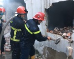 Cháy kho phế liệu ở TP Thủ Đức, hàng trăm m2 bị thiêu rụi