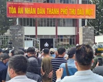 Yêu cầu làm rõ vụ hành hung người và cản trở báo chí trước cổng tòa Thủ Dầu Một