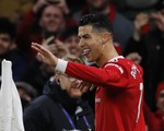 Ronaldo ghi bàn, Man Utd thắng dễ Burnley