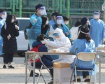 Hàn Quốc lần đầu hơn 7.000 ca COVID-19 trong 24 giờ, chủ yếu ở Seoul