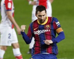 Hai lần sút xa ghi bàn đẹp mắt, Messi giúp Barca 