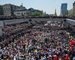 Biểu tình phản đối đảo chính lớn nhất ở Myanmar sau khi binh sĩ được triển khai