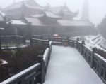 Xuất hiện mưa tuyết hiếm gặp trên đỉnh Fansipan, mưa đá ở Lai Châu
