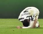 Ronaldo mắc sai lầm khi đứng hàng rào, HLV Pirlo nói gì?