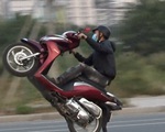‘Quái xế’ bốc đầu, ‘diễn xiếc’ gây náo loạn nóc hầm Thủ Thiêm