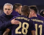HLV Mourinho xin lỗi sau khi Tottenham bị loại đau đớn