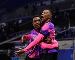 Mbappe tỏa sáng đưa PSG lên ngôi đầu bảng