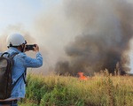 Cháy lớn tại đồng cỏ trong Khu công nghệ cao gần Samsung