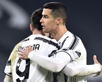 Ronaldo ghi bàn, Juventus tiếp tục bám đuổi hai đội bóng thành Milan