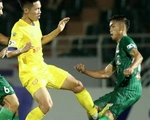 V-League 2021: Sao đá gãy chân đối phương mà trọng tài chỉ rút thẻ vàng?