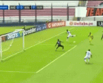 Video: chỉ 1 giây, cầu thủ 2 lần bỏ lỡ cơ hội... 