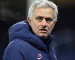 Tottenham sa thải HLV Mourinho