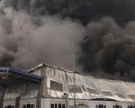 Cháy nhà xưởng Công ty Doosan, khói đen bốc cuồn cuộn