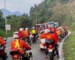 Kẹt xe nghiêm trọng, đoàn đua xe đạp Cúp truyền hình mắc kẹt trên đèo Bảo Lộc