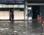 Mới mưa ‘sương sương’, dân đường Nguyễn Hữu Cảnh đã bị bì bõm