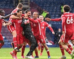 Alisson ghi bàn phút 90+5, Liverpool sống lại hi vọng dự Champions League