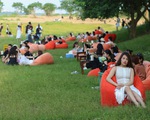Phạt 17,5 triệu đồng chủ quán để khách tụ tập đông nghịt ở bãi đá sông Hồng