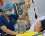 Chủ nhà và người giúp việc bị thợ sơn đâm trọng thương