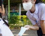 Học trẻ con cách làm từ thiện